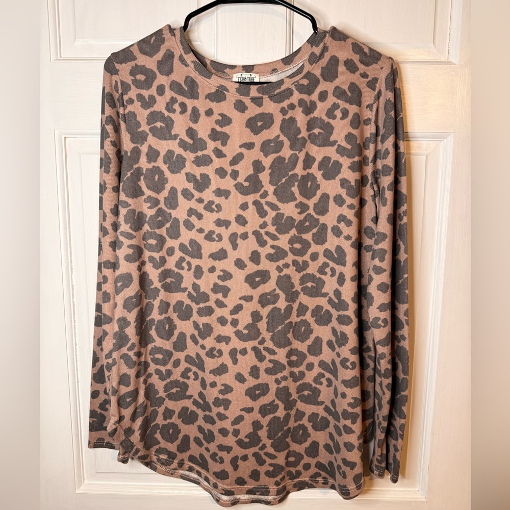 Stylish Leopard Print Long Sleeve Top